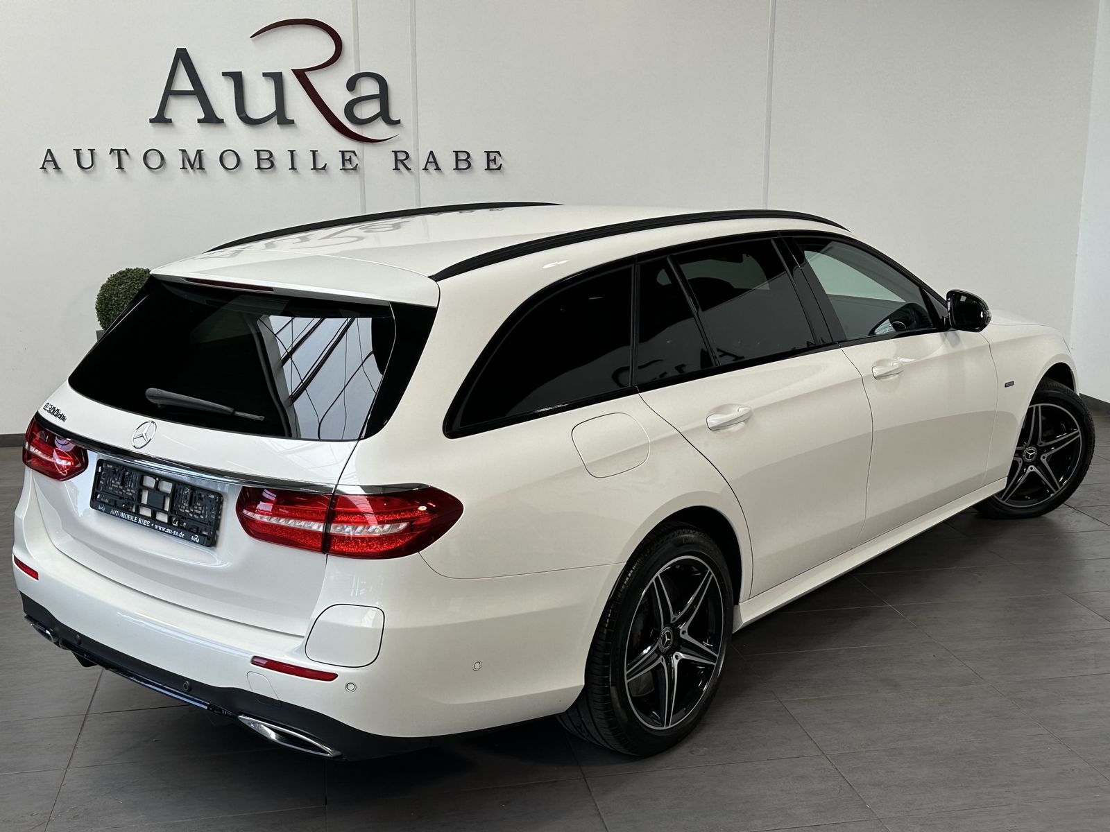 Fahrzeugabbildung Mercedes-Benz E 300de T AMG-Line NAV+LED+AHK+KAMERA+WIDESCREEN