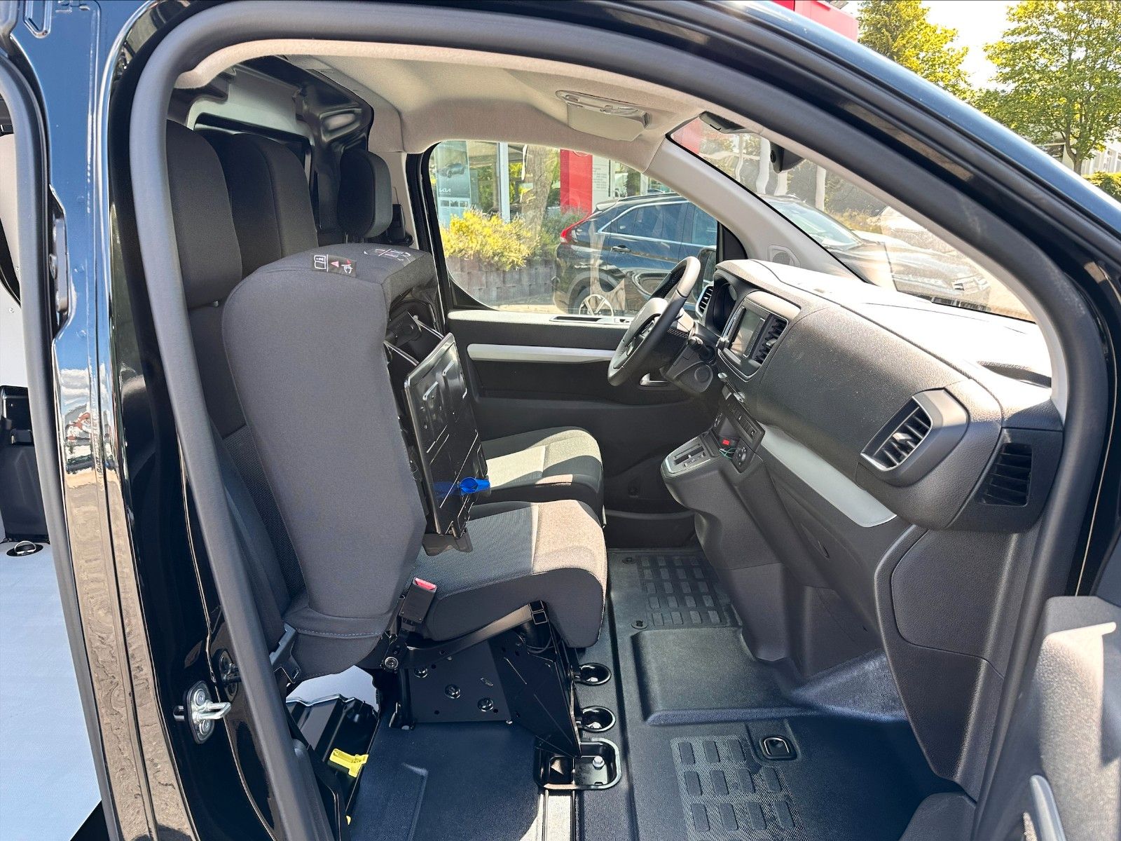 Fahrzeugabbildung Citroën e-Jumpy Kasten Standard 75KWh Navi Sítzhzg