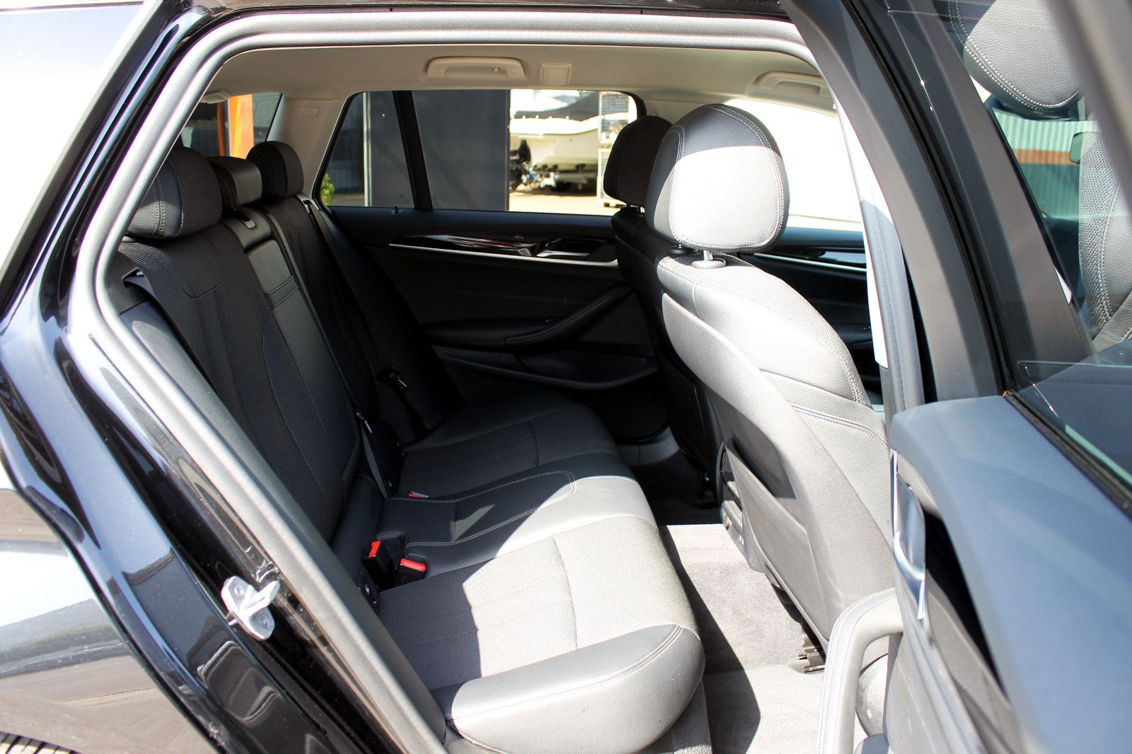 Fahrzeugabbildung BMW 530i Touring Steptr. Sport-Line LED HUD KAM ACC