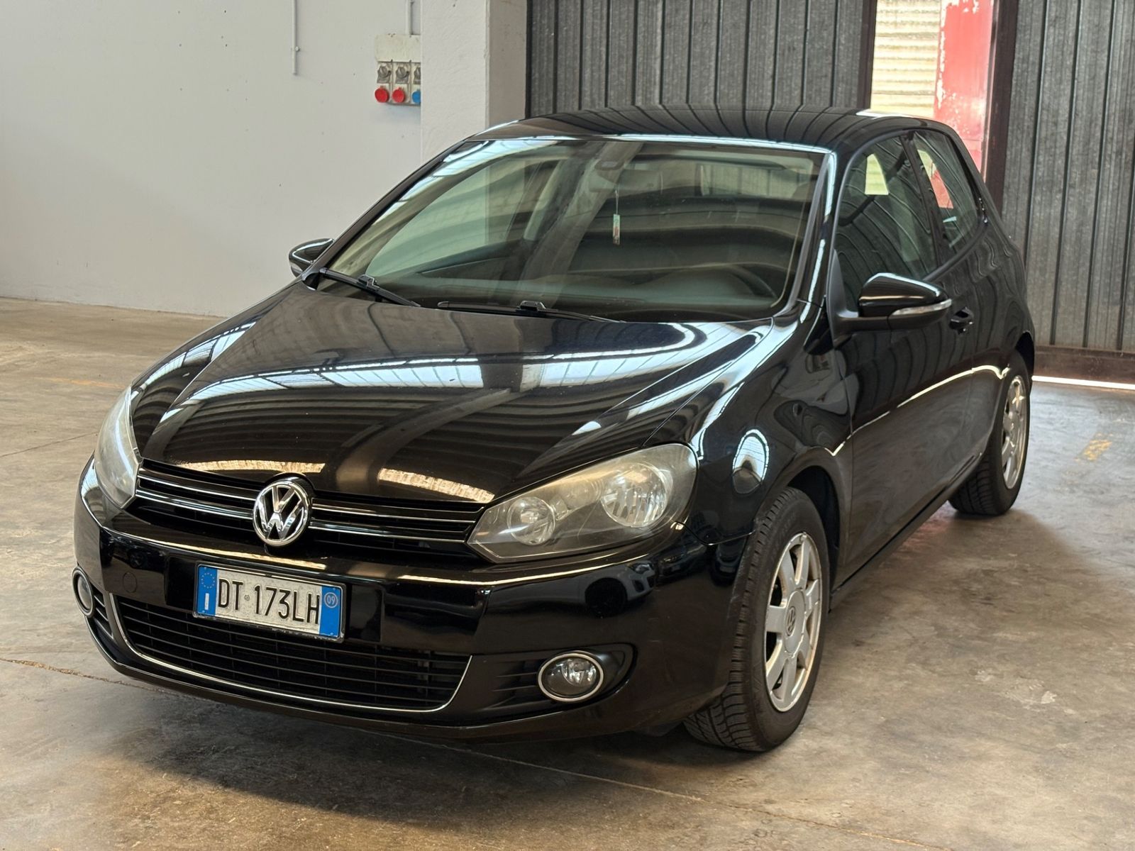 Volkswagen Golf - 1