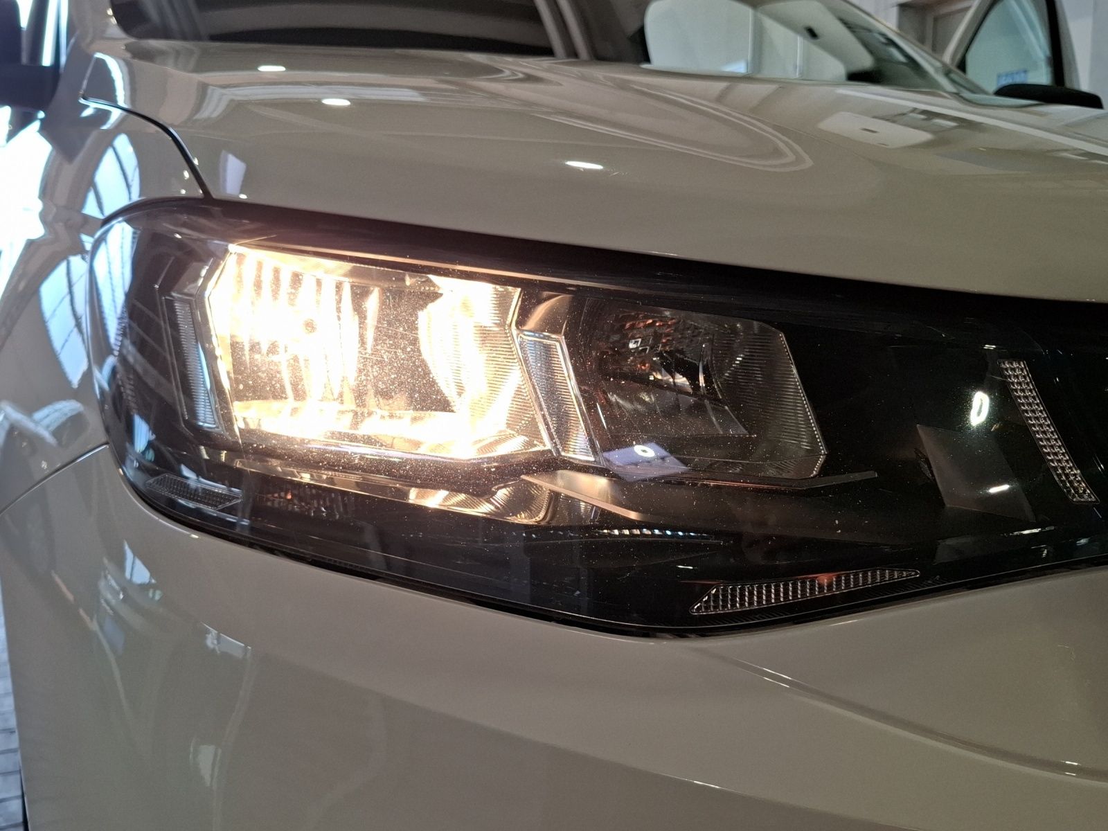 Fahrzeugabbildung Volkswagen Caddy TDI Kasten EcoProfi AHK Navi Klima GRA