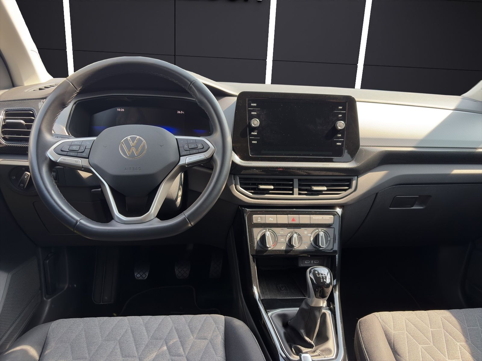 Fahrzeugabbildung Volkswagen T-Cross TSI Life LED AHK AppCon ACC Lane-Assist