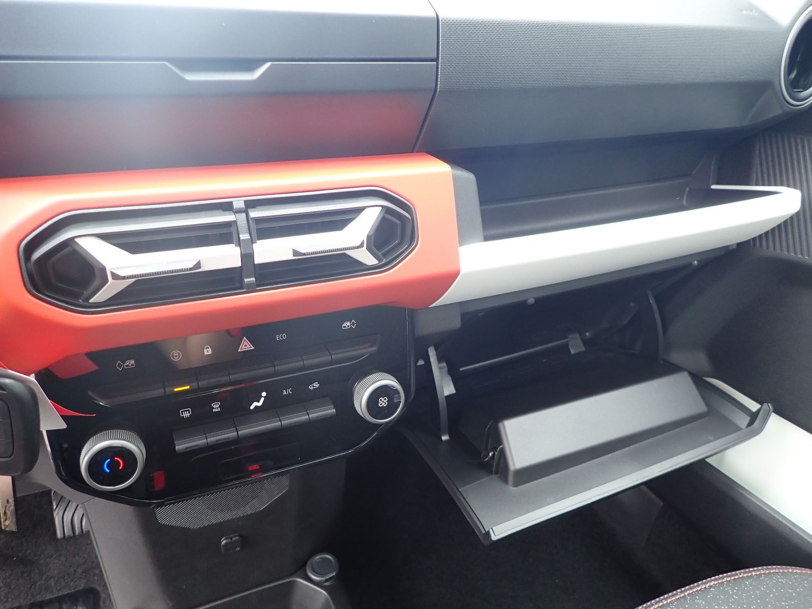 Fahrzeugabbildung Dacia Spring Expression ELECTRIC 65