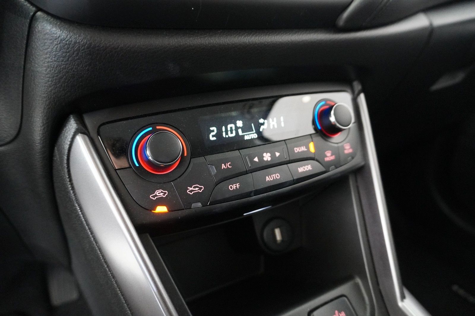 Fahrzeugabbildung Suzuki (SX4) S-Cross 1.4 COMFORT NAVI/LED/KAMERA/SH/DAB