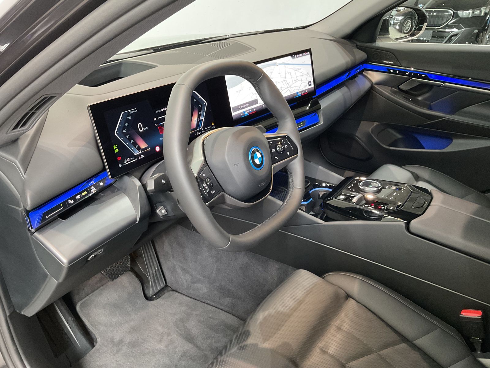 Fahrzeugabbildung BMW 530e 19" LMR, Panorama-Glasdach, Sitzbelüftung v