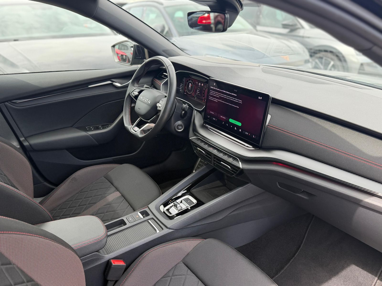 Fahrzeugabbildung SKODA Octavia 2.0 TSI 195 kW RS PANO*MATRIX*AHK*CANTON