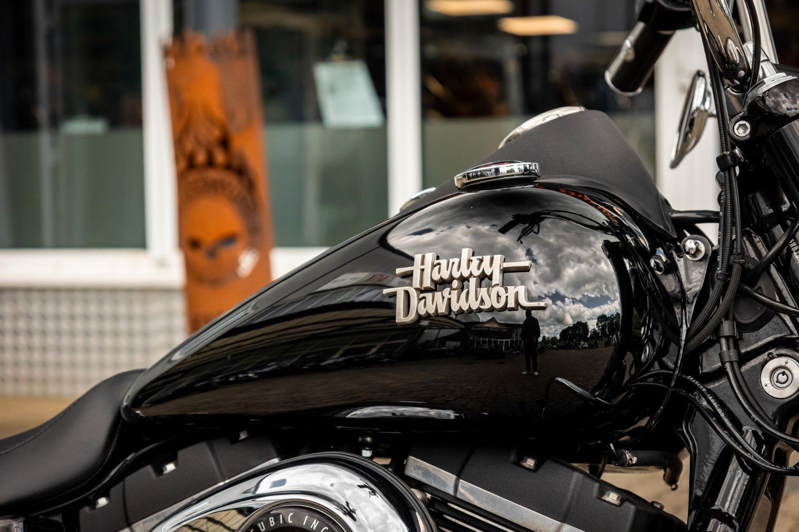 Fahrzeugabbildung Harley-Davidson DYNA STREET BOB FXDB 103 - Vorverlegte Fußrasten