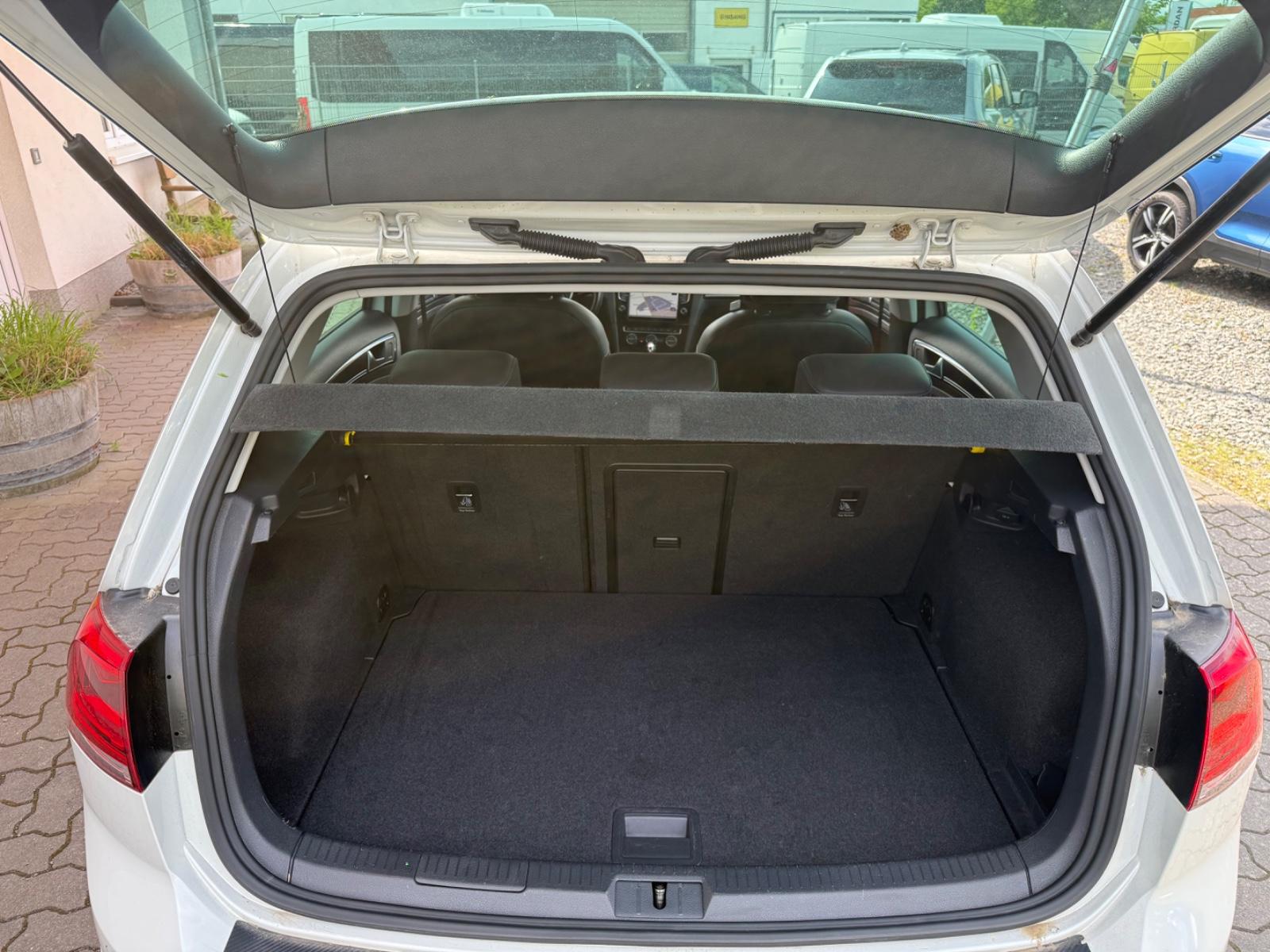 Volkswagen Golf VII Lim. Highline BMT=Leder-Kamera-AHK-=