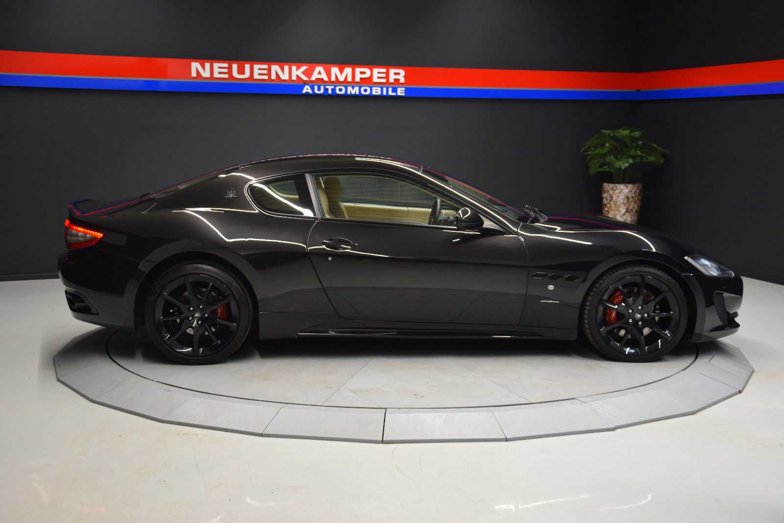 Fahrzeugabbildung Maserati Gran Turismo Sport Bi-Xenon PDC Leder Memory