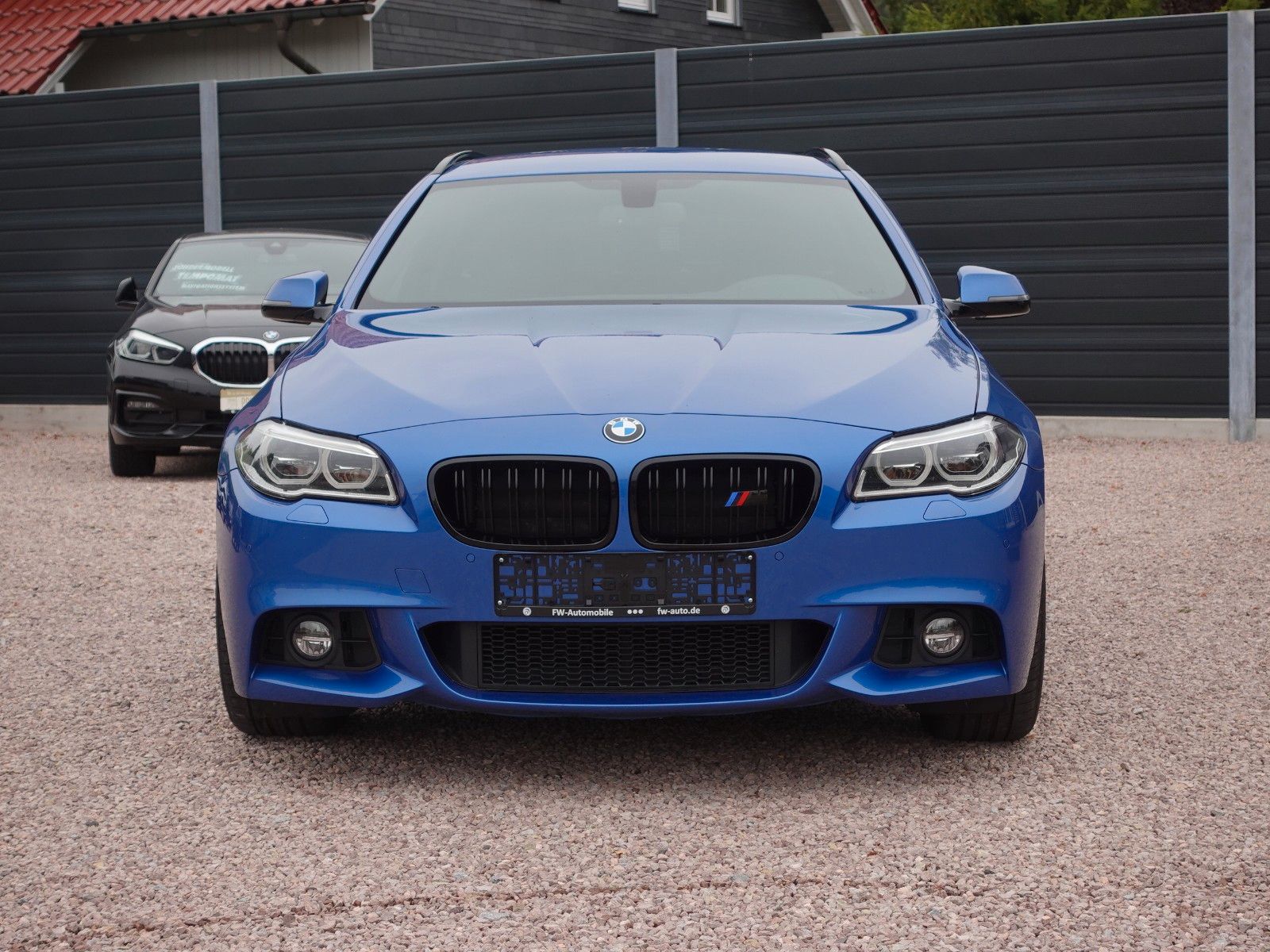 Fahrzeugabbildung BMW 530d xDrive Touring A M Sportpaket Navi/LED/19"/