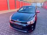 Kia Rio Dream Team - Kia Rio mit Benzin-Antrieb: Limousine