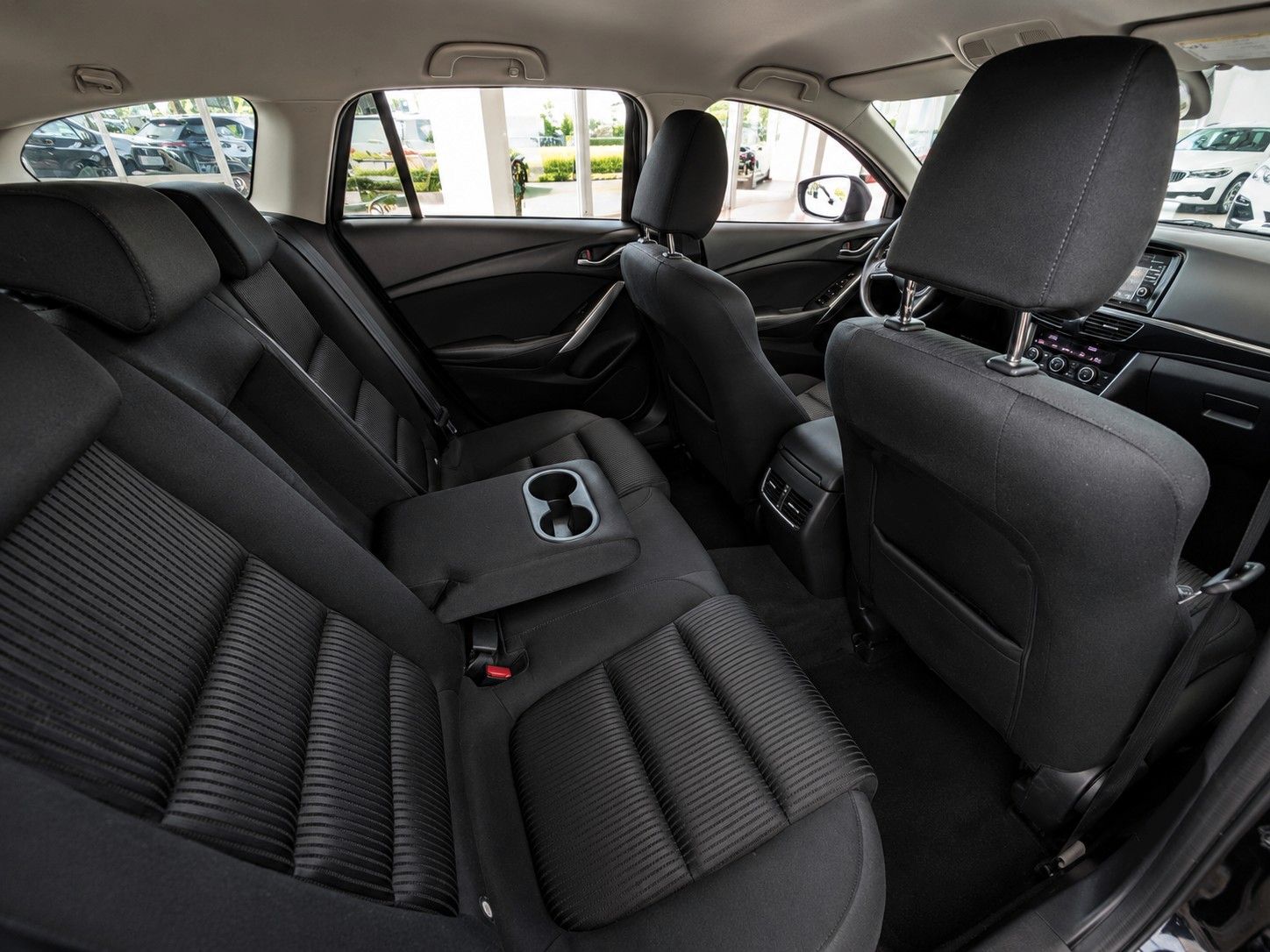 Fahrzeugabbildung Mazda 6 Kombi Center-Line KLIMAAUT SITZHEIZG NAVI 19''