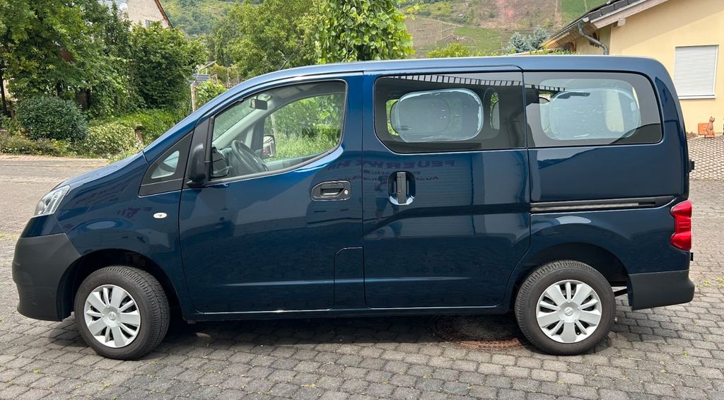 Image of Nissan NV200