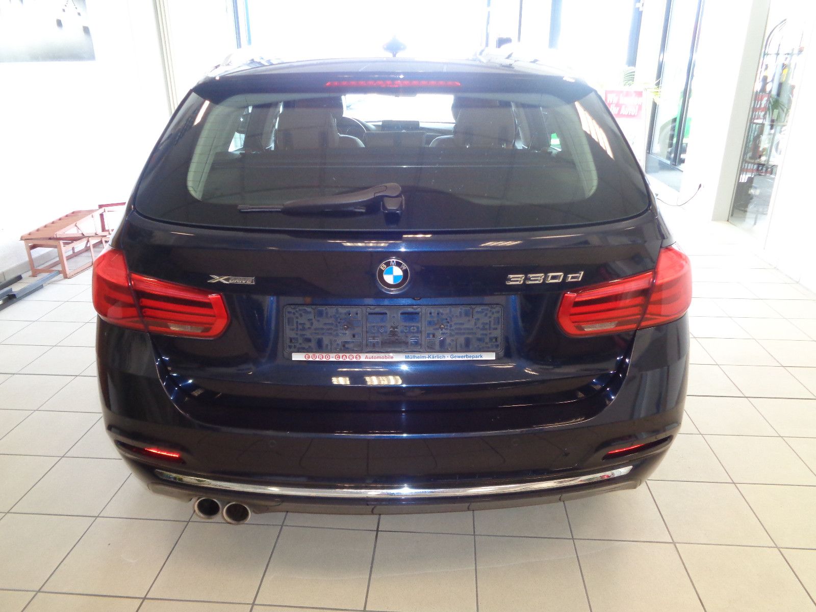 Fahrzeugabbildung BMW 330d xDrive Luxury Line / AHK / KAMERA / LED /