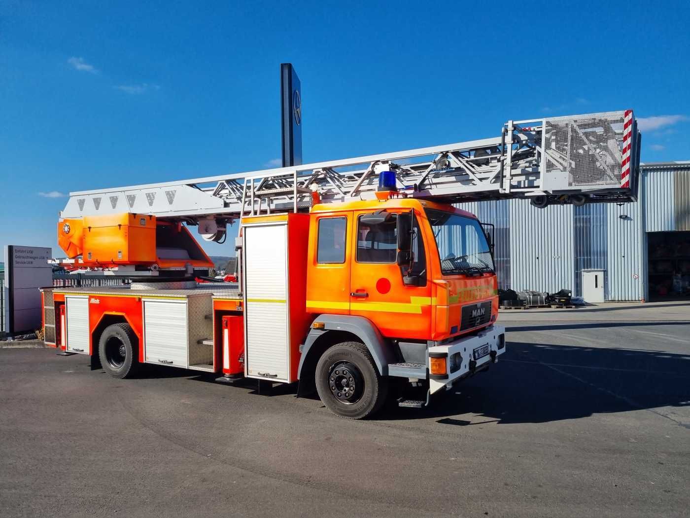 Fahrzeugabbildung MAN 15.284LC Metz DLK 23-12 Feuerwehr Drehleiter