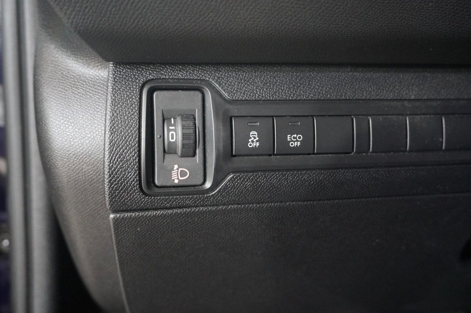 Fahrzeugabbildung Peugeot 308 SW 1.6 HDI ACTICE NAVI/SH/PDC/TEMP/SPORT/AHK