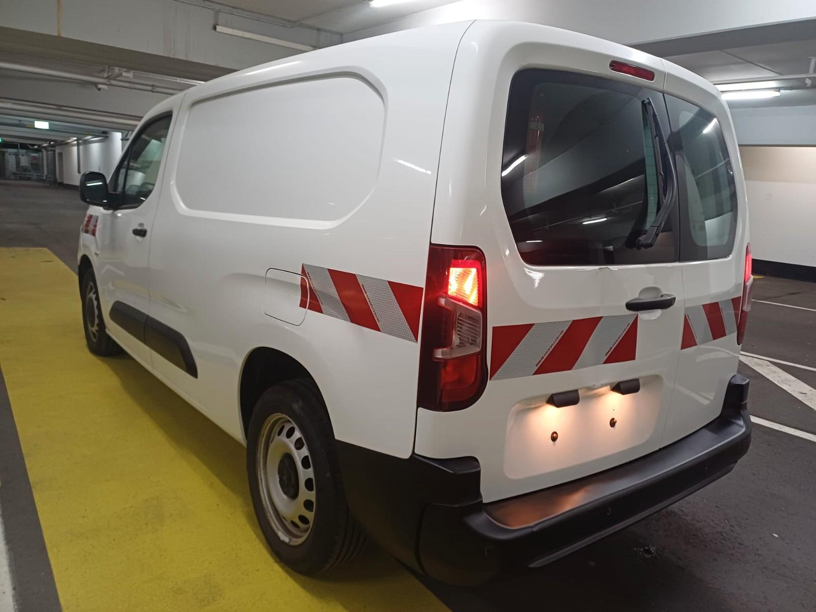 Peugeot Partner Premium L2,Schrank,StandHZG,Klima,PDC,Te