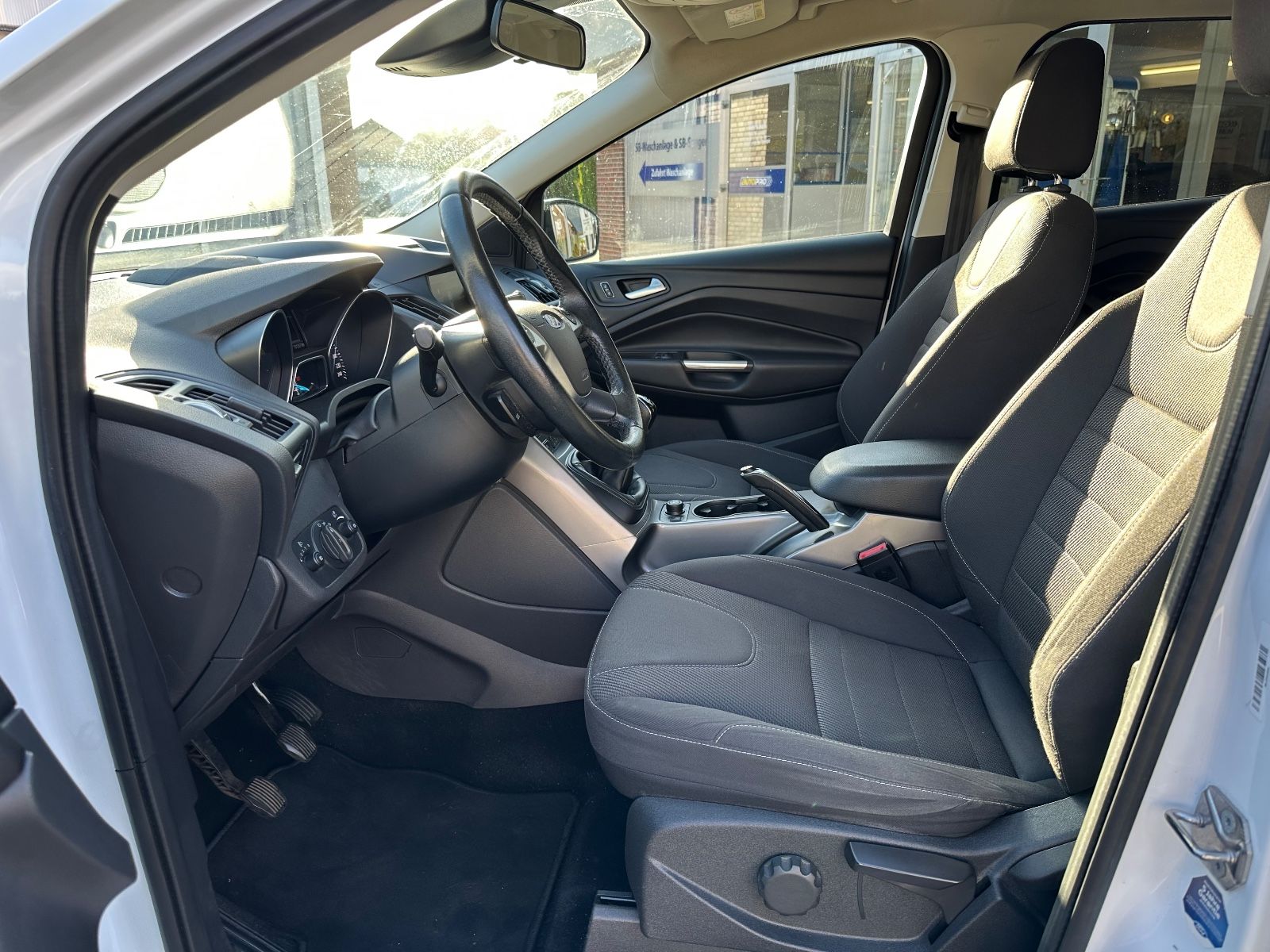 Fahrzeugabbildung Ford Kuga 1.5 EB Sync Edit AHK/Navi/SHZG/GRA/Parkpil.
