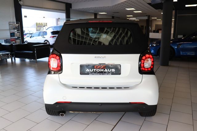 Fahrzeugabbildung Smart ForTwo Cabrio|AUT.|NAVI|LEDER|SHZ|JBL|LED