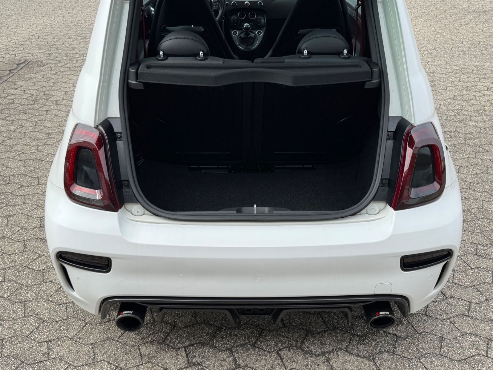 Fahrzeugabbildung Abarth 595 esseesse/CARBON/Akrapovic/MATT/Maxton-Design