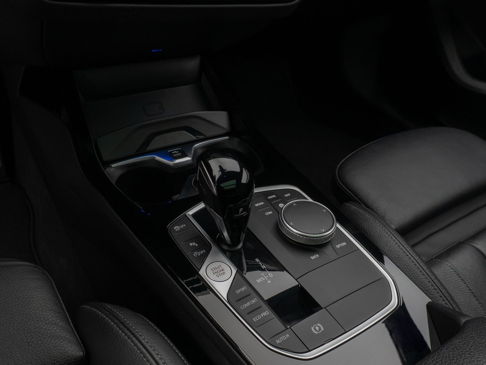 Fahrzeugabbildung BMW M135i xD Panorama Kamera HUD DAB H/K Komfort 18"