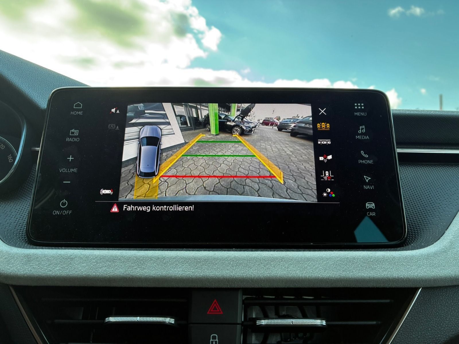 Fahrzeugabbildung SKODA Scala TSI DSG*RFK*NAVI*LED