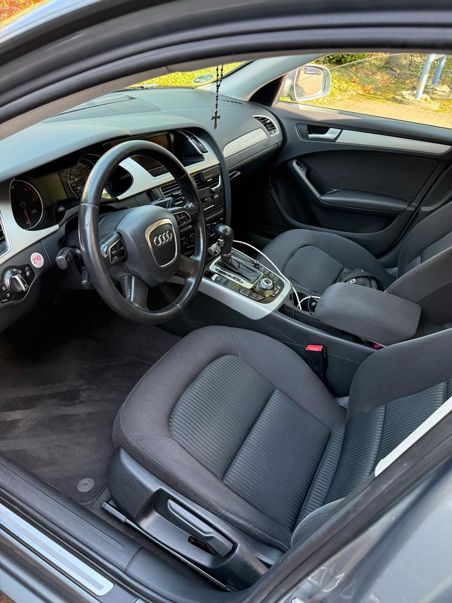 Audi A4 2010 — photo 8