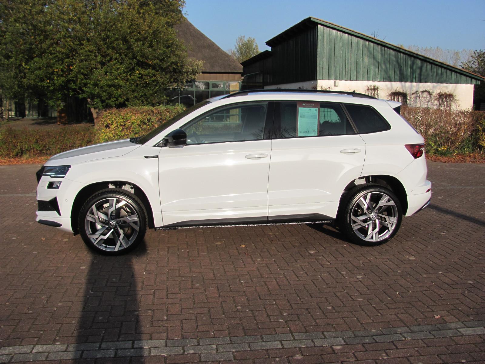 Skoda Karoq 1.5l TSI DSG Sportline NAVI AHK MATRIX Kam