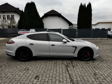 Porsche Panamera - 4