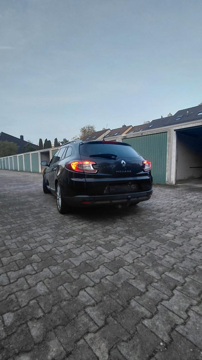 Renault Megane 2010 — салон