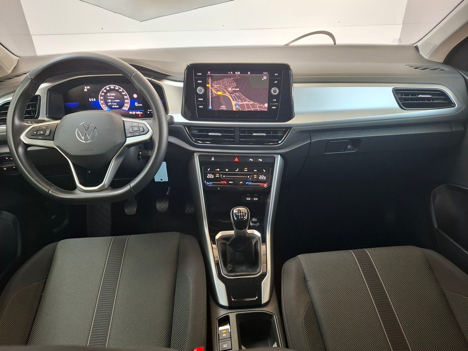 Fahrzeugabbildung Volkswagen T-Roc Life 1.0 TSI +Navi+Abg.Heckscheiben+Sitzh.