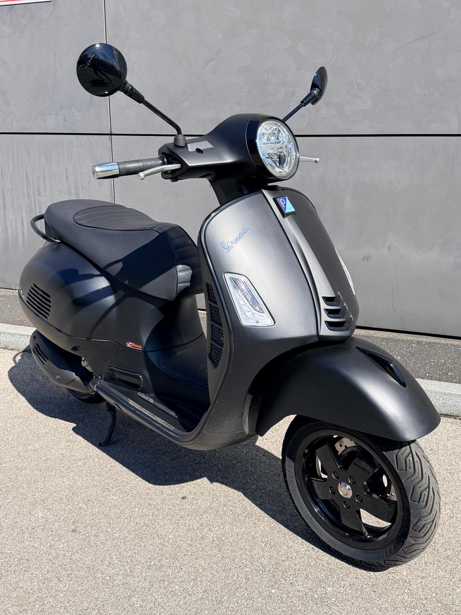 Vespa GTS 300 Notte E4