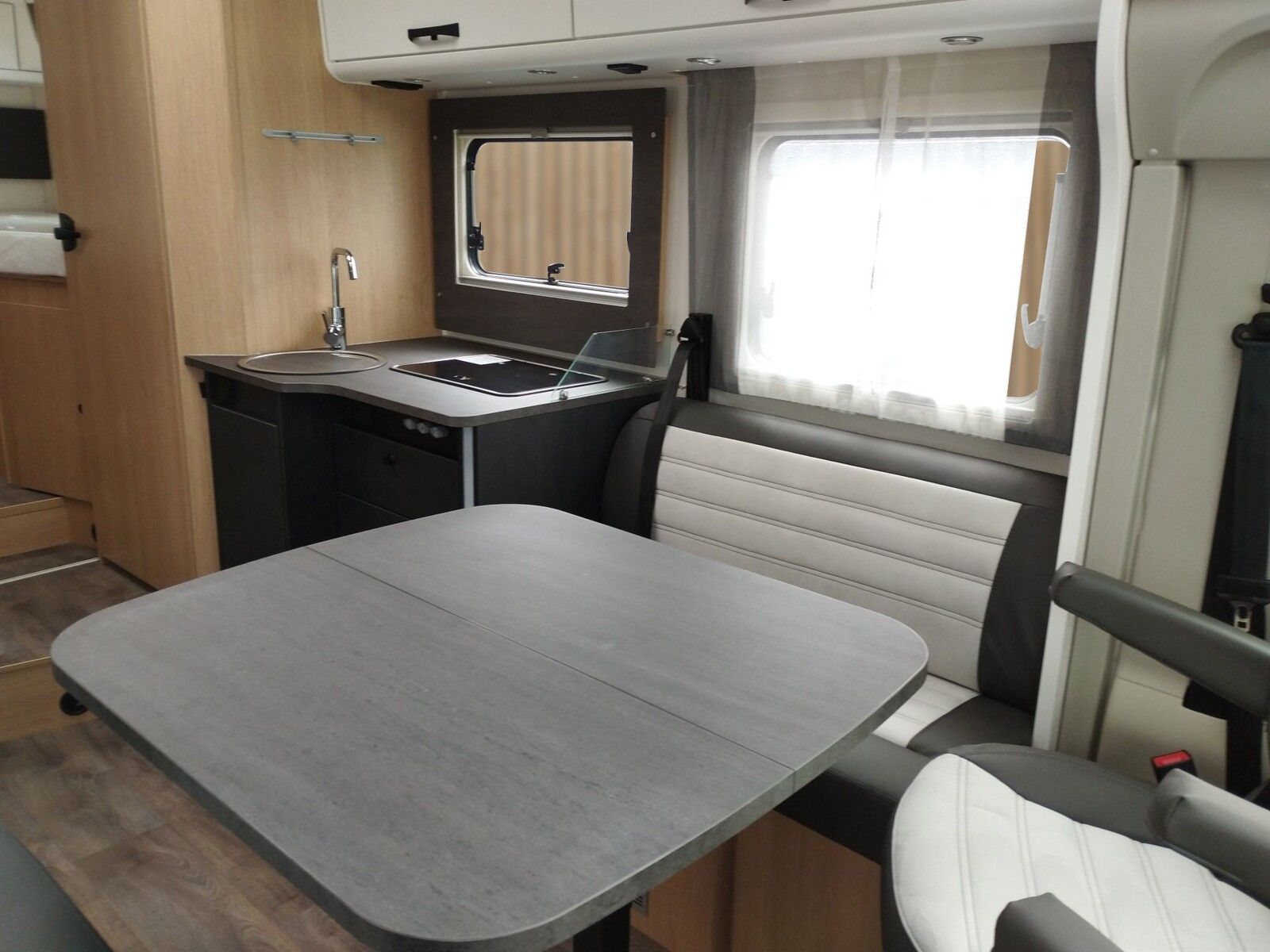 Fahrzeugabbildung Sunlight Adventure T 68C Automatik, Dörr Edition, TV