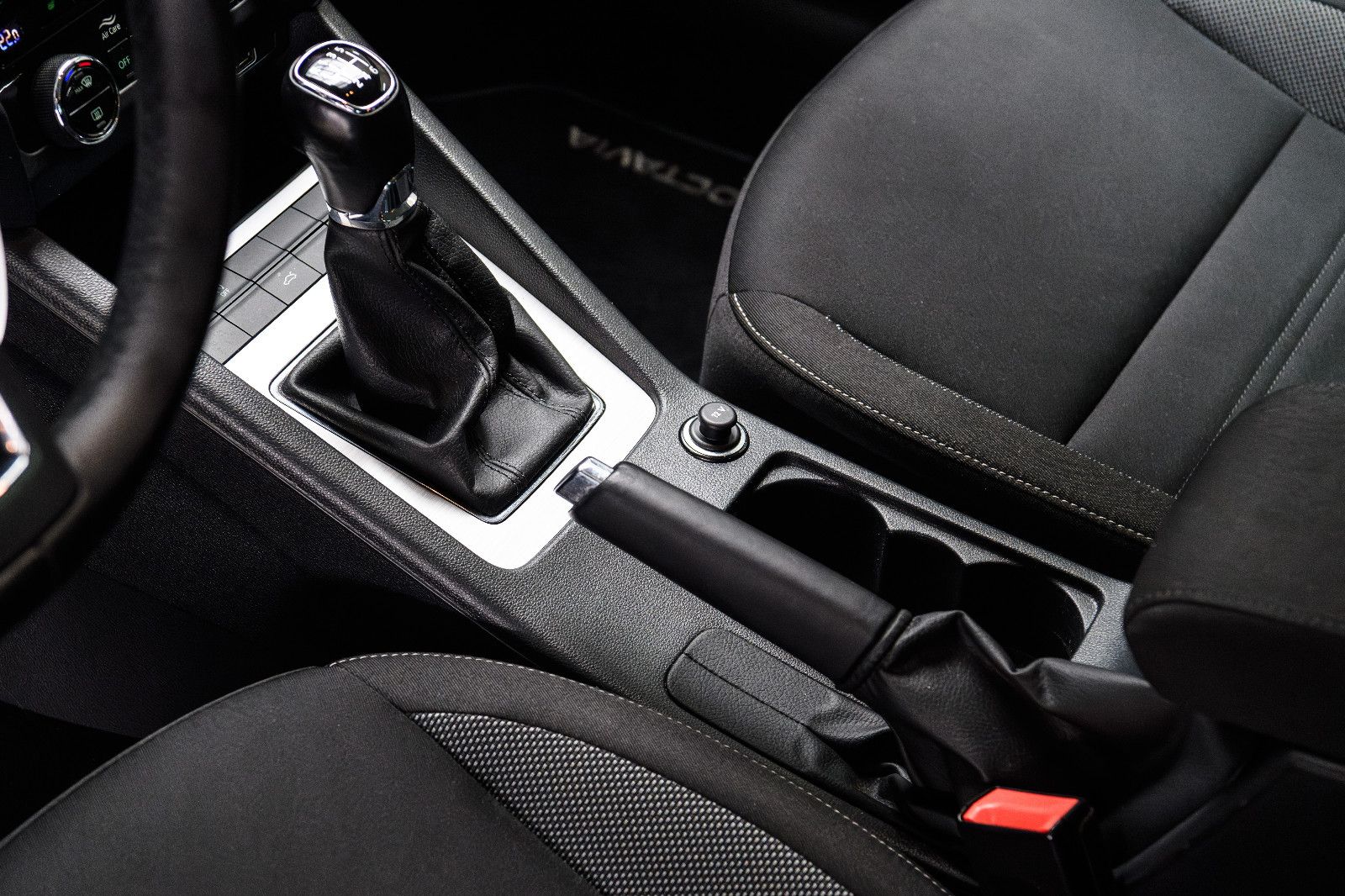 Fahrzeugabbildung SKODA Octavia Combi Tour 1.0 +NAVI+LED+el.Heckkl.+MFL