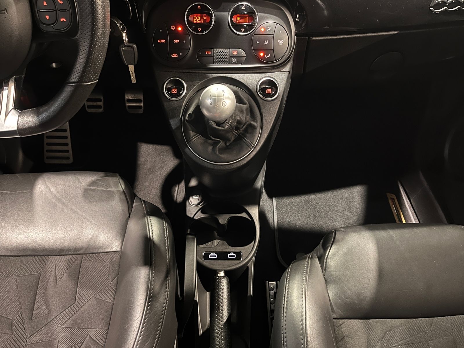 Fahrzeugabbildung Abarth 595C Scorpioneoro Turismo - 2000 Stk weltweit!