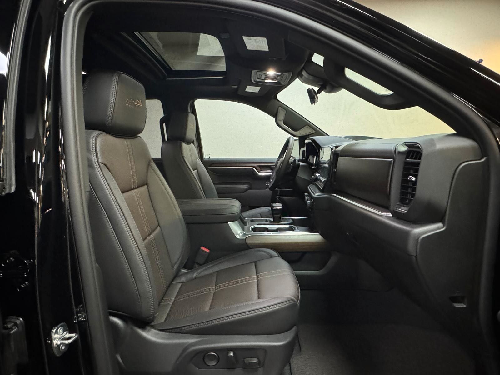 Fahrzeugabbildung Chevrolet 26 SILVERADO MIDNIGHT HIGH COUNTRY 6.2L V8-4x4