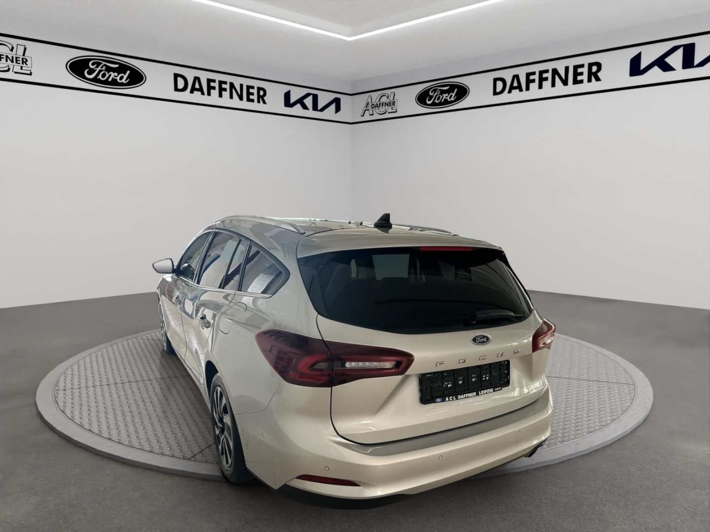 Fahrzeugabbildung Ford Focus Turnier Titanium X Navi LED ACC El. Heckkl