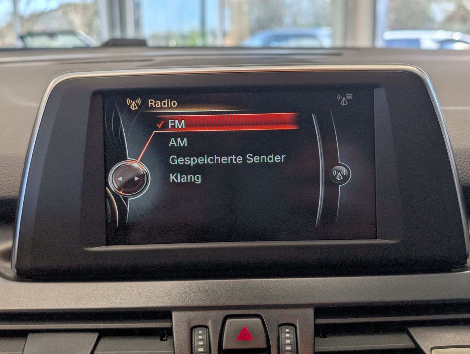 Fahrzeugabbildung BMW 220 i Active Tourer Advantage Navi Cam Pano AHK