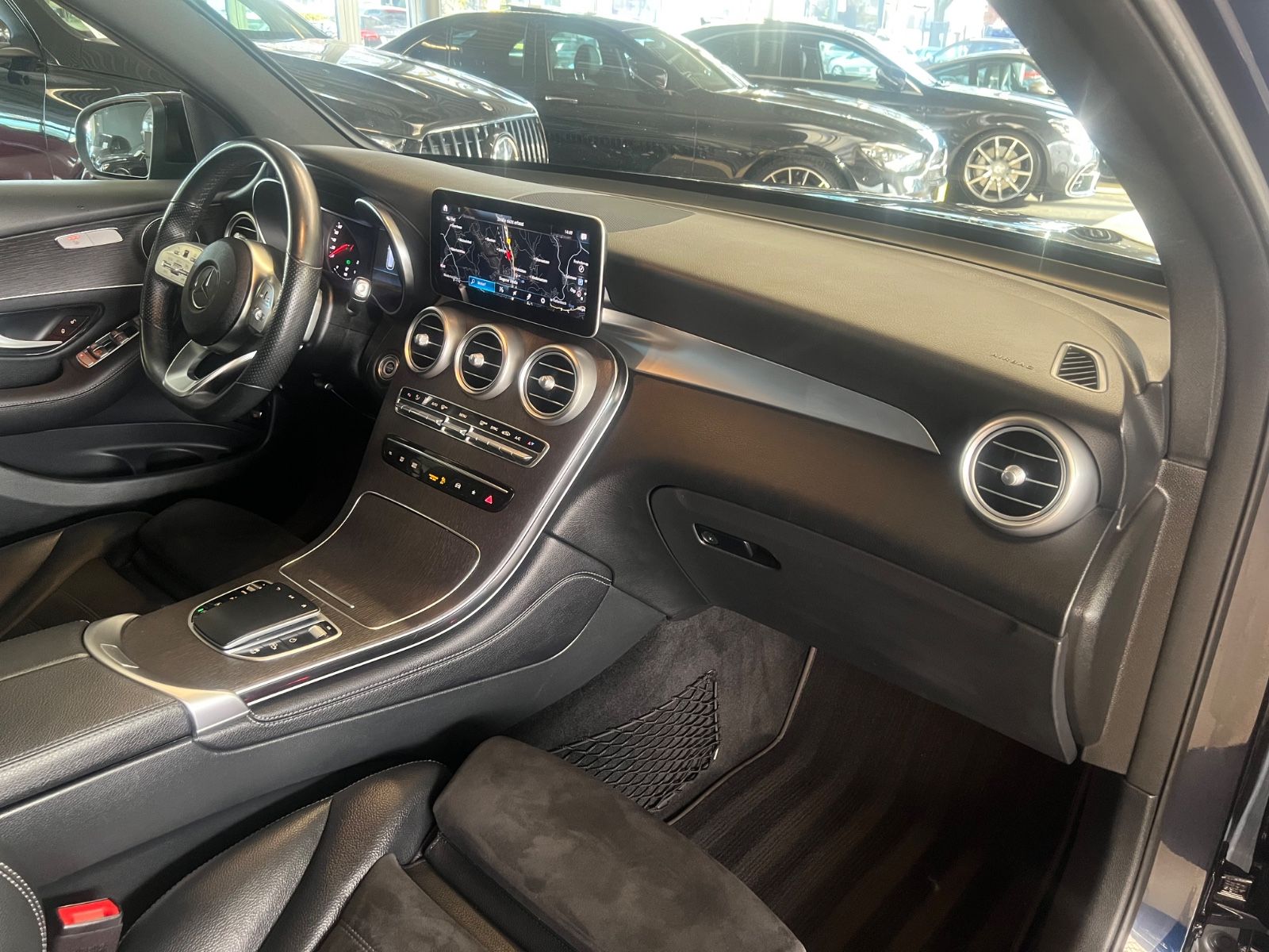 Fahrzeugabbildung Mercedes-Benz GLC 200 4Matic AMG LINE Night Pkaet *1.HAND*