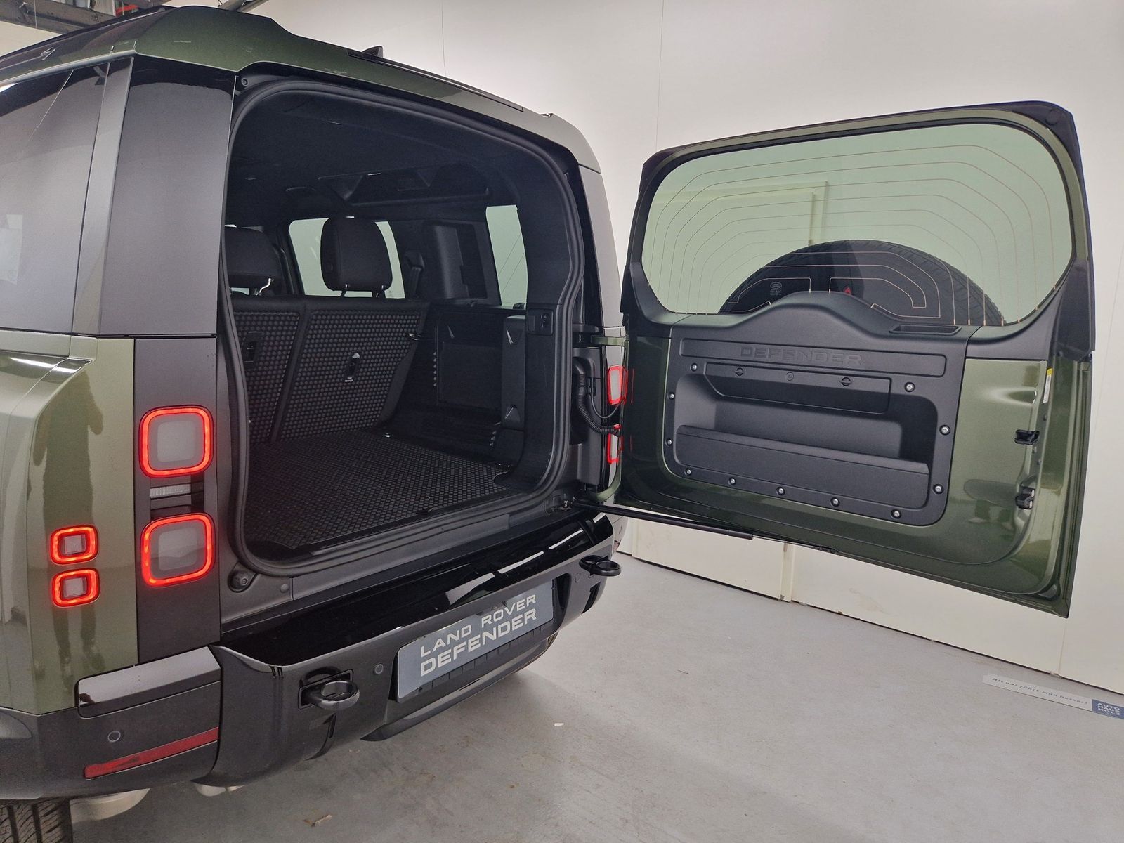 LAND ROVER Defender 110 3.0 Diesel D250 X-Dynamic SE 110 X- – Bild 12