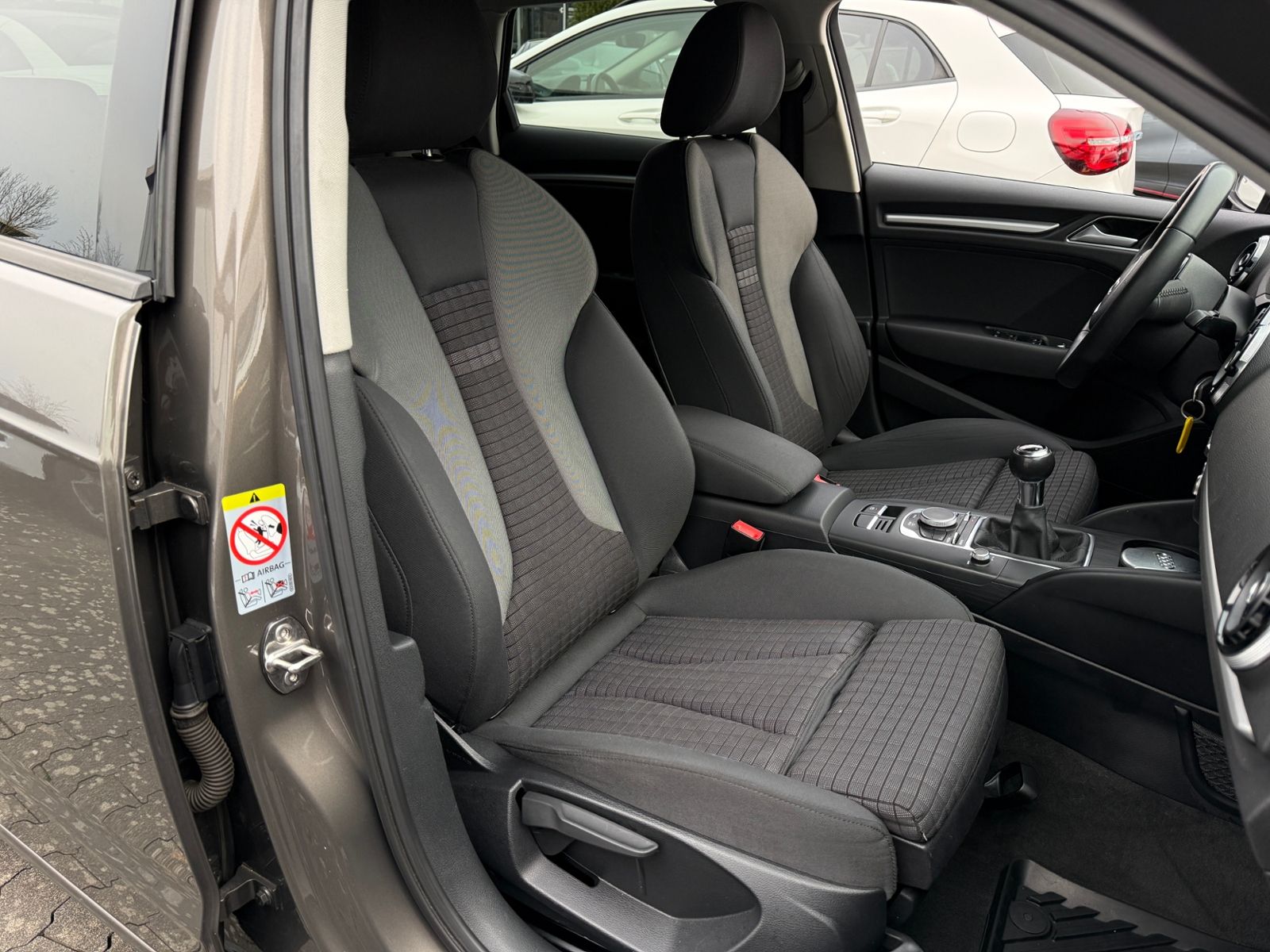 Fahrzeugabbildung Audi A3 1.4 TFSI Sportback Ambition Navi Xenon SHZ