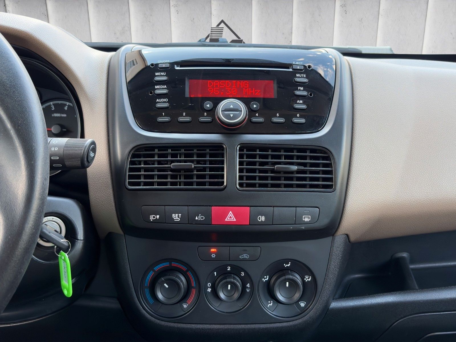 Fahrzeugabbildung Opel Combo Colorado*PDC*SHZ*2xSchiebetür*AHK*1. Hand*