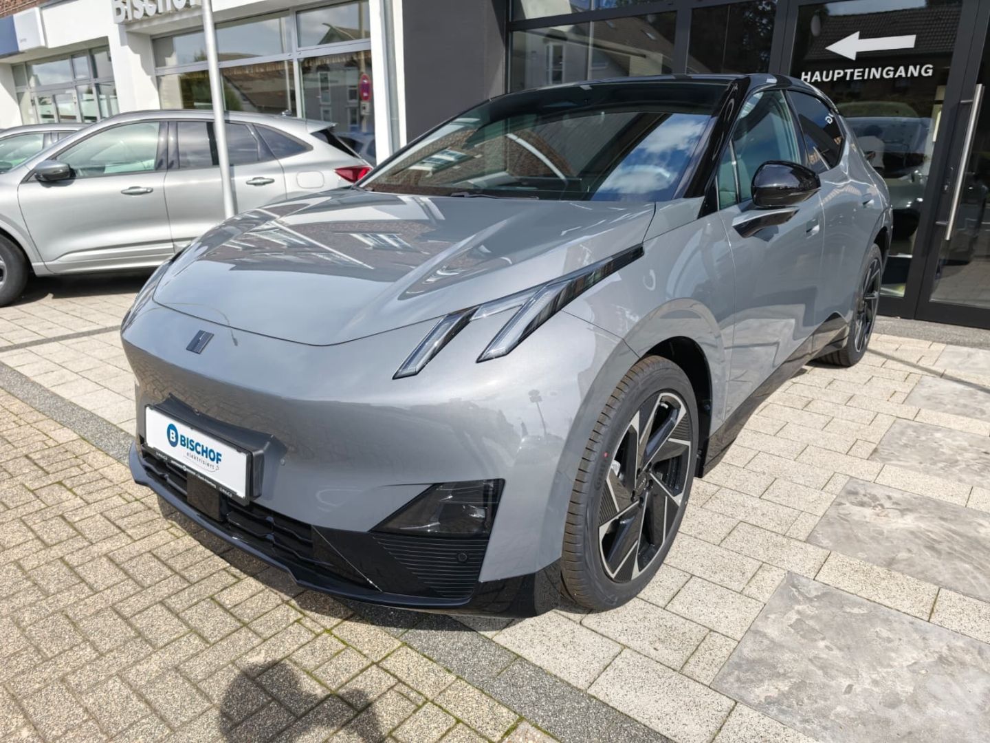 Lynk & Co 02