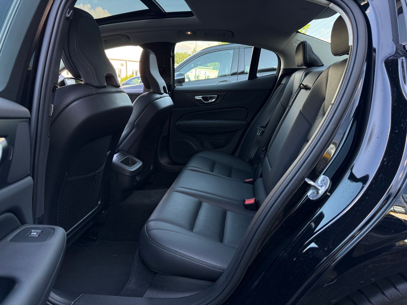 Fahrzeugabbildung Volvo S60 Lim. Plus Dark PANO H/K LED 20"