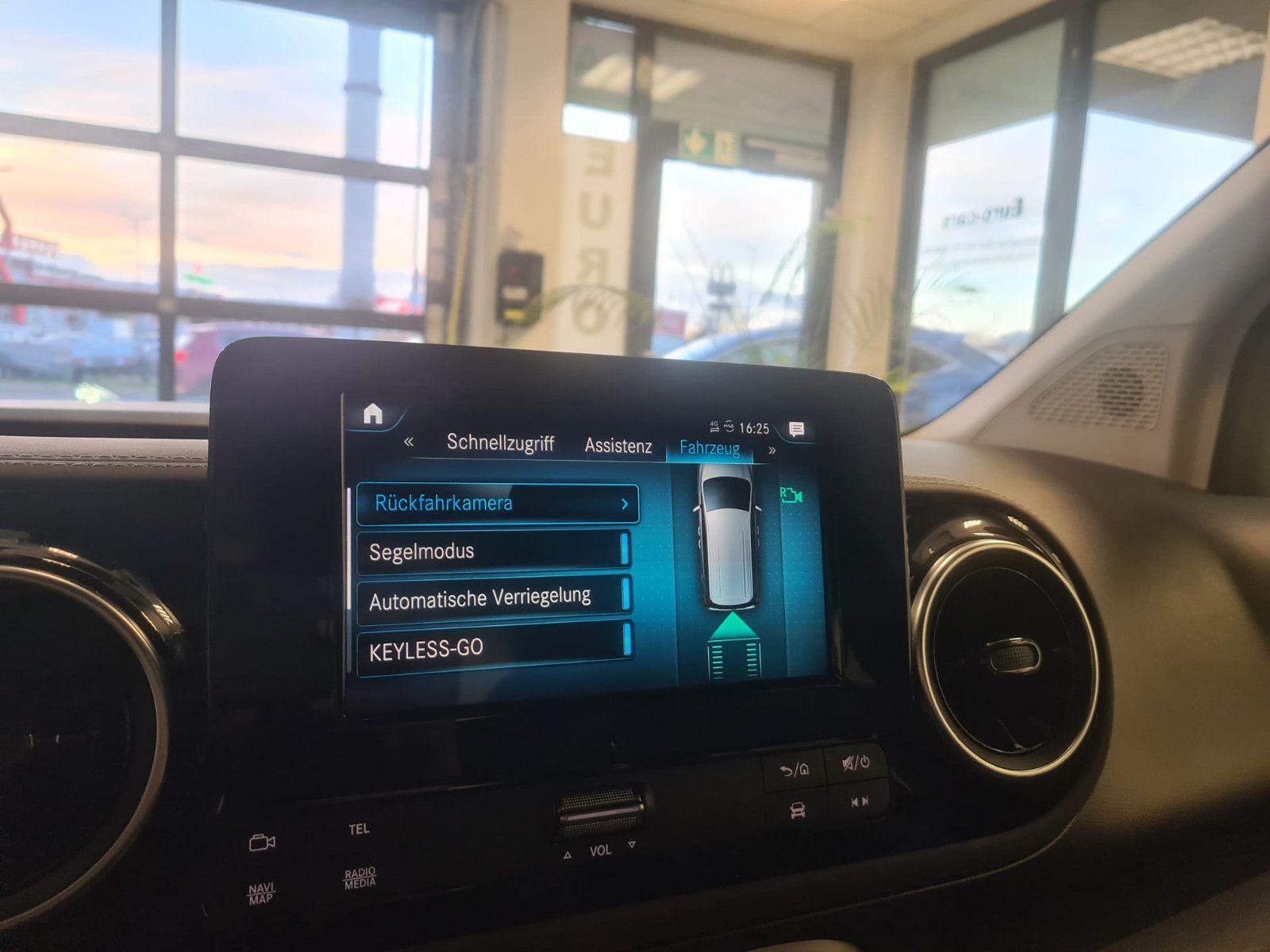 Fahrzeugabbildung Mercedes-Benz T180d / KLIMA / KAMERA