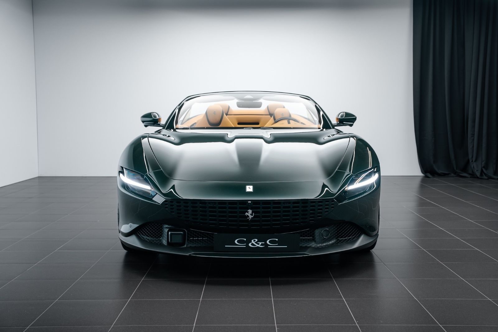 Fahrzeugabbildung Ferrari Roma Spider CARBON/SURROUND/HISTORICAL COLOUR