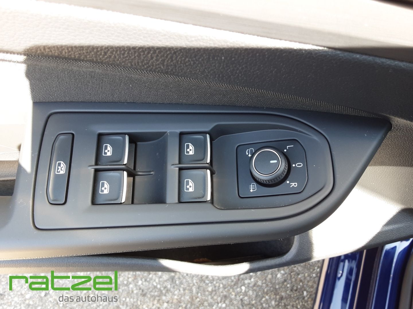 Fahrzeugabbildung Volkswagen Golf VIII Style 1.5 eTSI DSG  Memory Sitze Massa