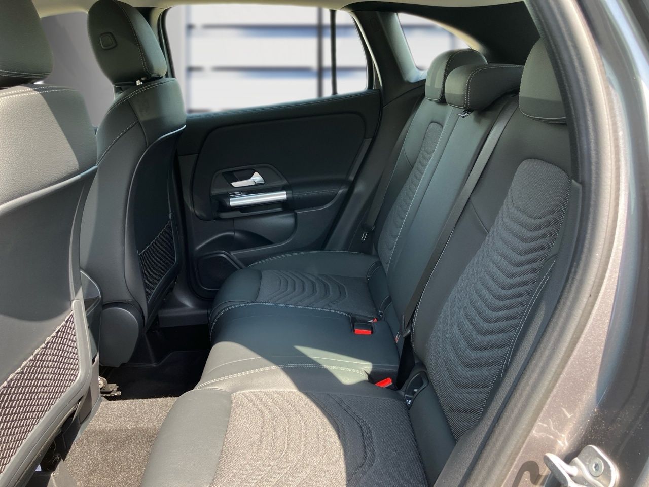 Fahrzeugabbildung Mercedes-Benz GLA 180 PROGRESSIVE+LENKRHZ+EL.HECKKL+LED+KAMERA