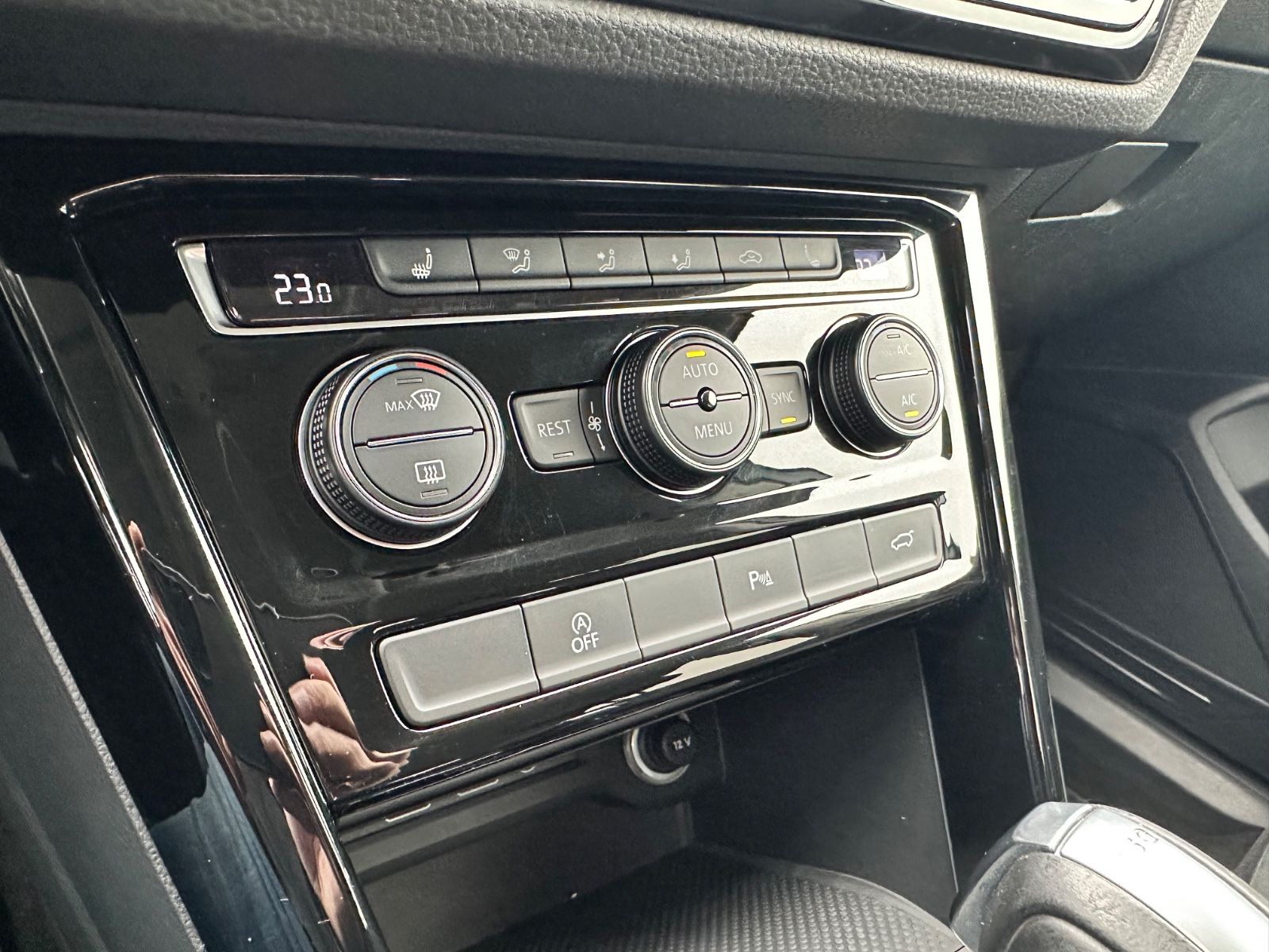 Fahrzeugabbildung Volkswagen Touran Highline Automatik*Navi*Sitzh.*AHK