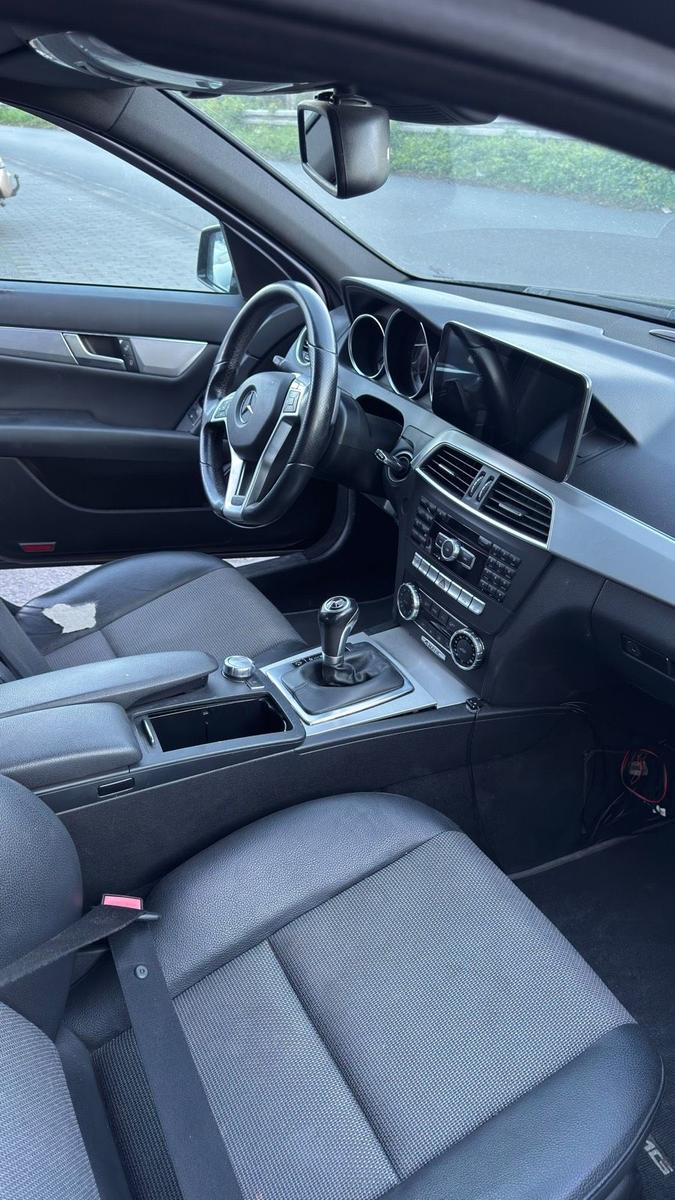 Mercedes-Benz C300 2011 — photo 13